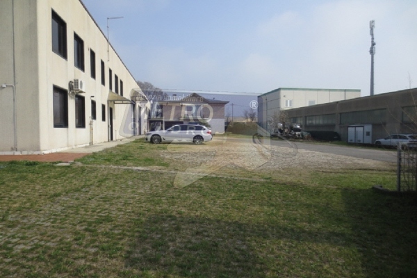 piazzale - OPIFICIO CARRè (VI) PERIFERIA